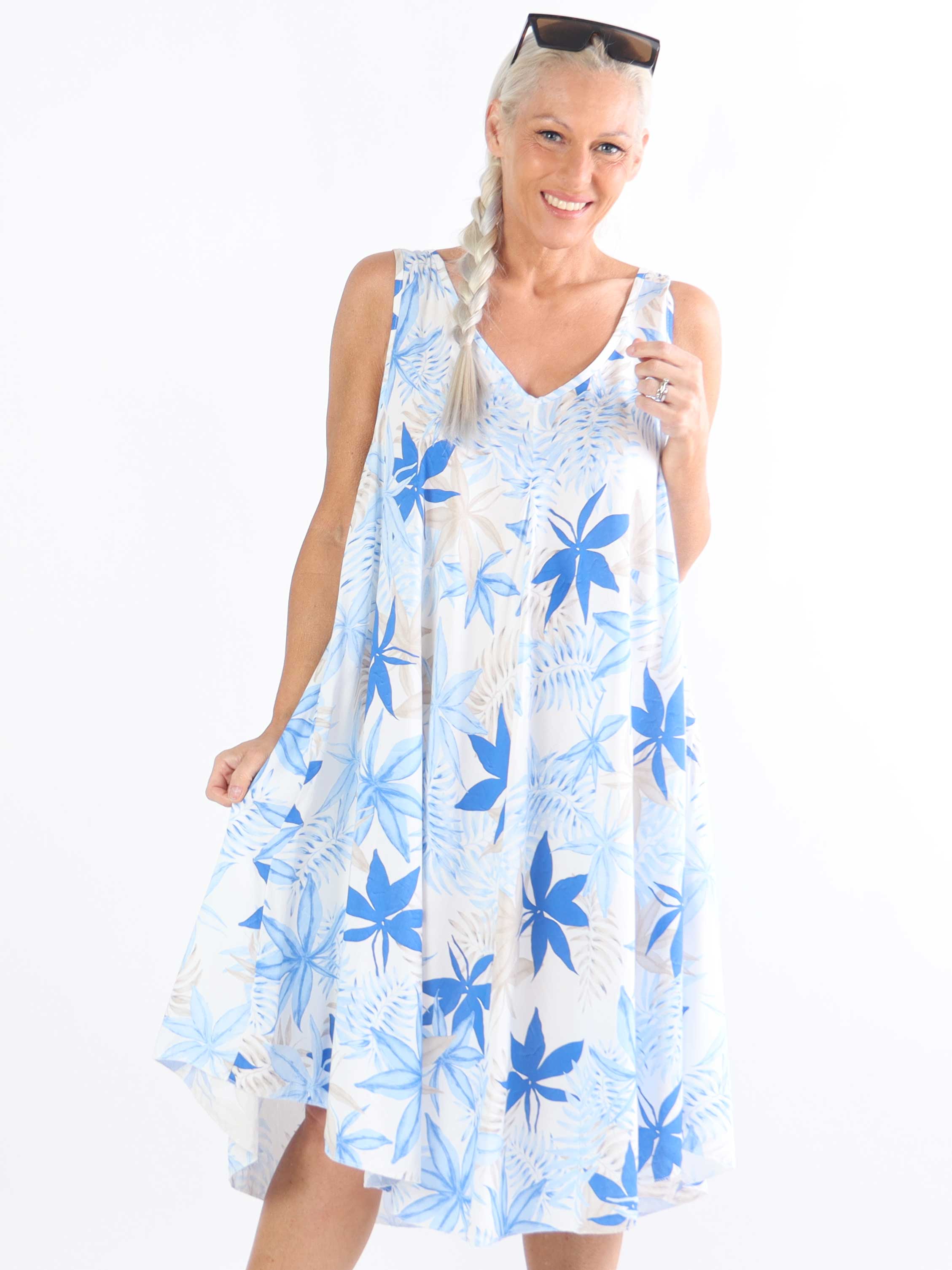 Sigri - Plus size blomsterkjole i viskose med bredestropper